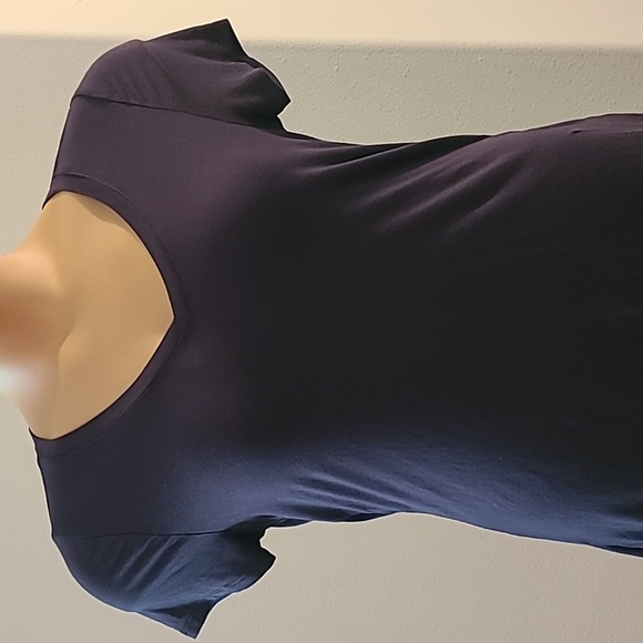 Women's grey v-neck t-shirt size Medium - Picture 2 of 8